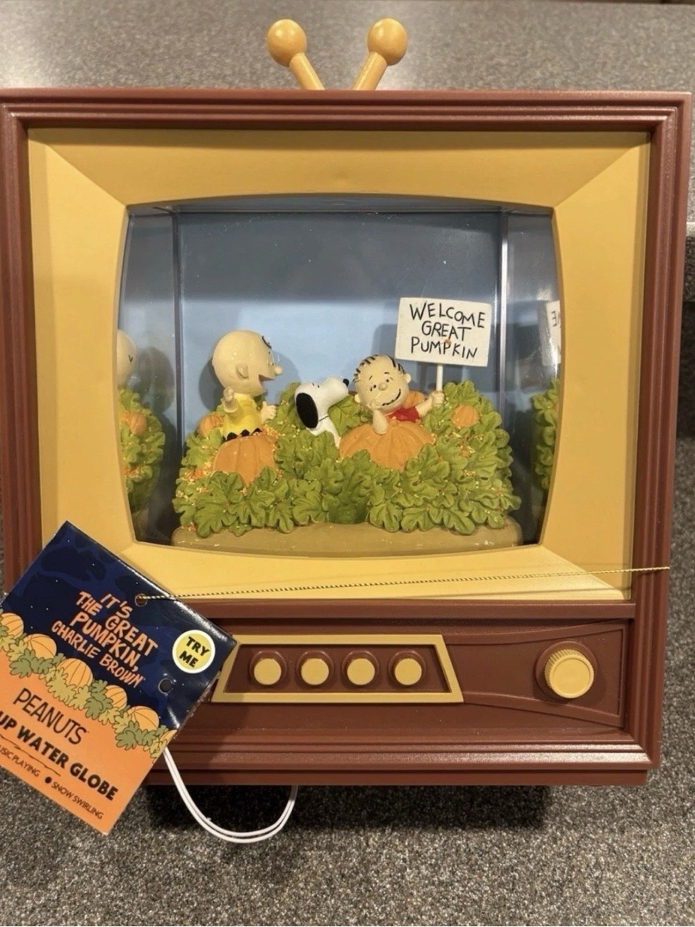 Peanuts TV Pumpkin water globe musical 2026 snoopy